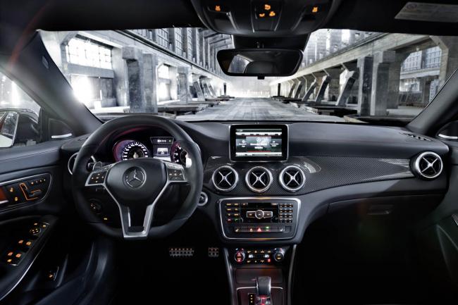 Interieur_Mercedes-CLA-45-AMG_26