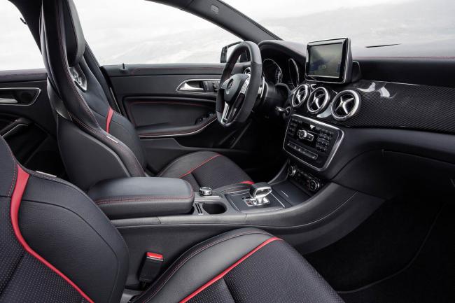 Interieur_Mercedes-CLA-45-AMG_25