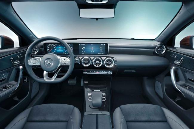 Interieur_Mercedes-Classe-A-L-Sedan_11