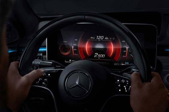 Mercedes dévoile un premier aperçu de son nouveau système d’infodivertissement MBUX