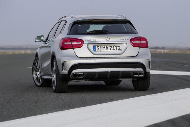 Exterieur_Mercedes-GLA-45-AMG_3