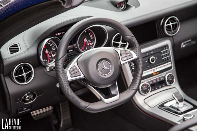 Interieur_Mercedes-SLC-300_32