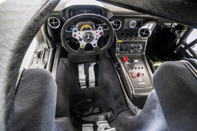 Interieur_Mercedes-SLS-AMG-GT3-45th-ANNIVERSARY_7