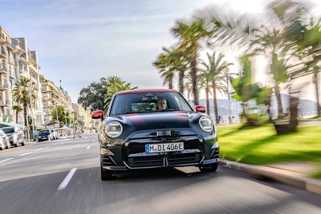 MINI Cooper SE JCW Trim : la John Cooper Works s'électrise !