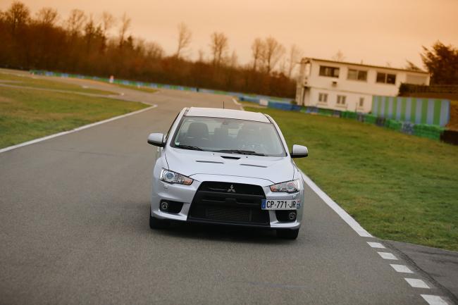 Exterieur_Mitsubishi-Lancer-EVO_5