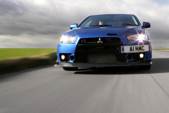 Exterieur_Mitsubishi-Lancer-Evolution-X_4