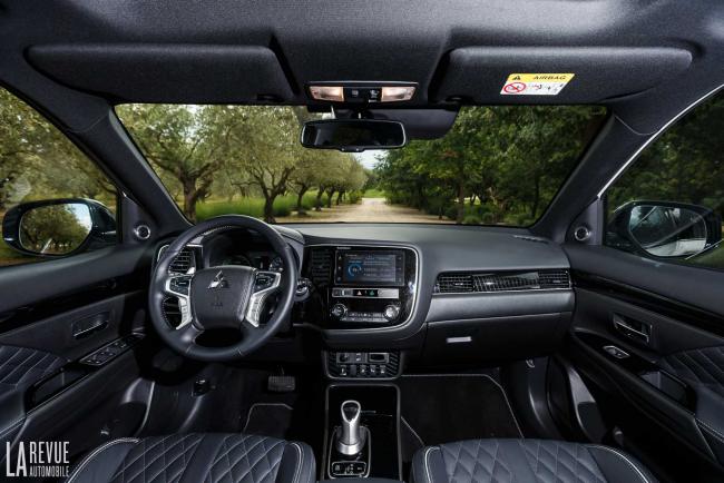 Interieur_Mitsubishi-Outlander-PHEV-2019_43