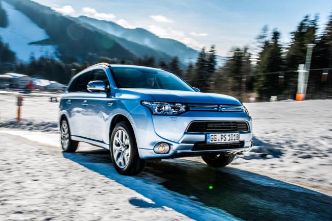 Exterieur_Mitsubishi-Outlander-PHEV_3