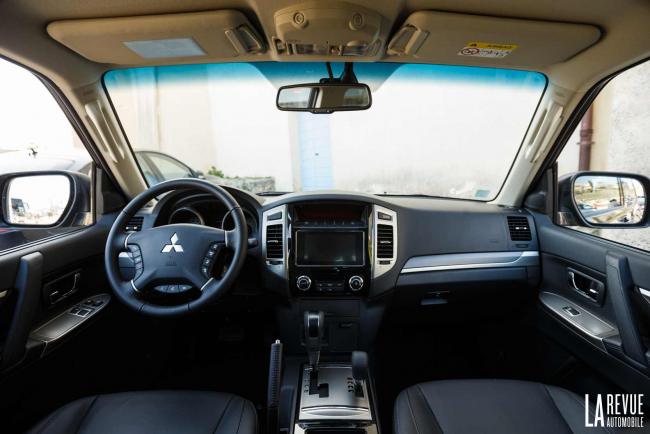 Interieur_Mitsubishi-Pajero-Court_21