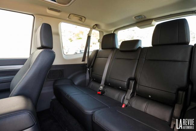 Interieur_Mitsubishi-Pajero-Court_23