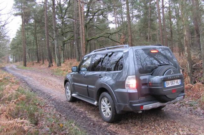 Exterieur_Mitsubishi-Pajero-Long-30eme-Anniversaire_0