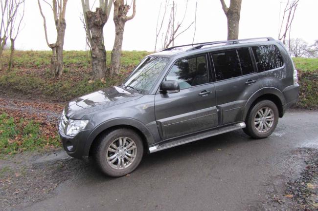 Exterieur_Mitsubishi-Pajero-Long-30eme-Anniversaire_3