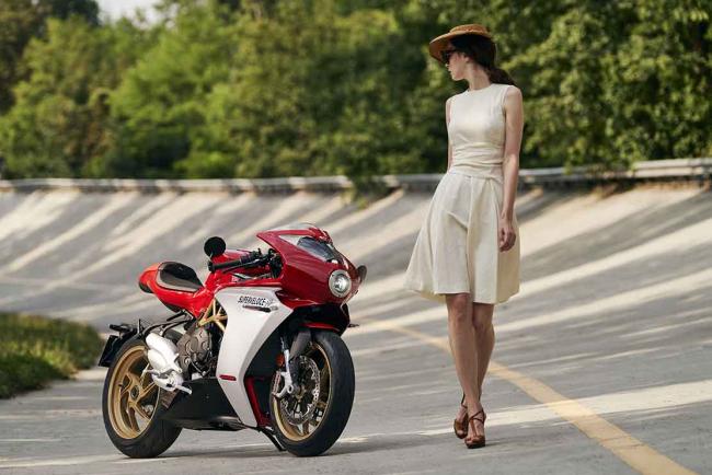 MV Agusta Superveloce 800 : sensualité rétro et performance extrême