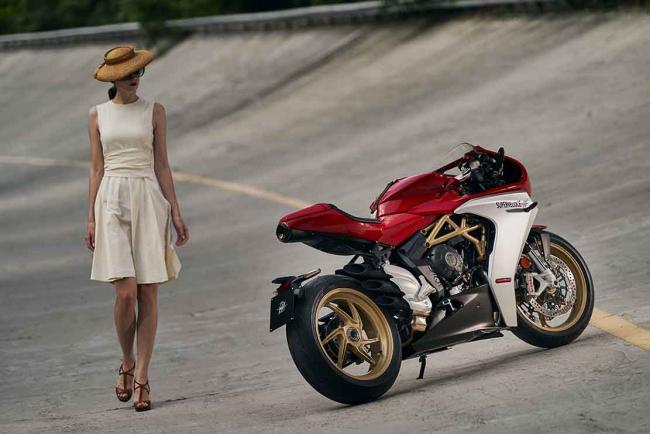 MV Agusta Superveloce 800 : sensualité rétro et performance extrême