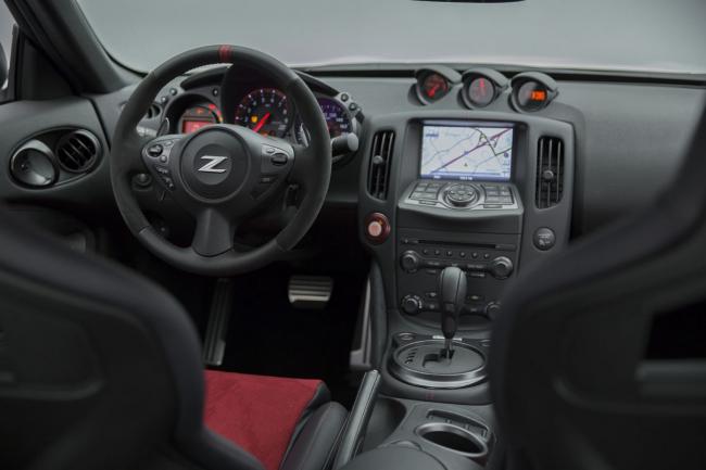 Interieur_Nissan-370Z-Nismo-2015_14