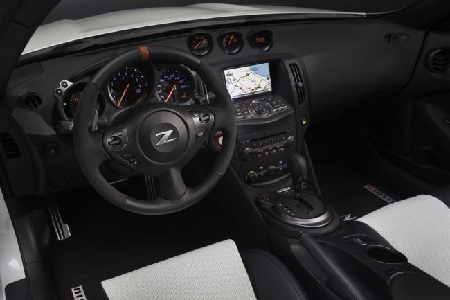 Interieur_Nissan-370Z-Nismo-Roadster-Concept_11