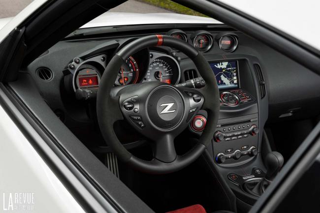 Interieur_Nissan-370z-Nismo-Facelift2015_20