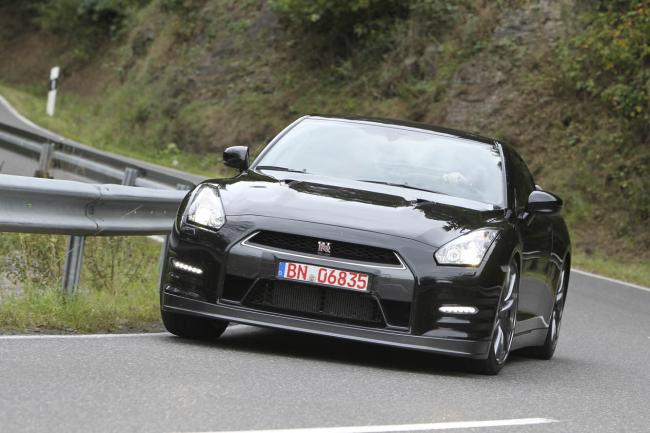 Exterieur_Nissan-GTR-2012_1