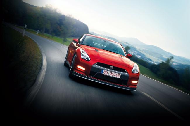 Exterieur_Nissan-GTR-2014_8