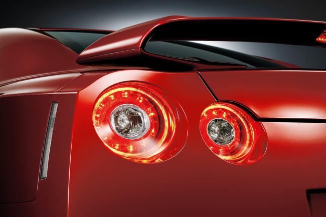 Exterieur_Nissan-GTR-2014_4