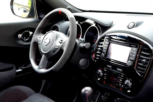 Interieur_Nissan-Juke-200-NISMO_16