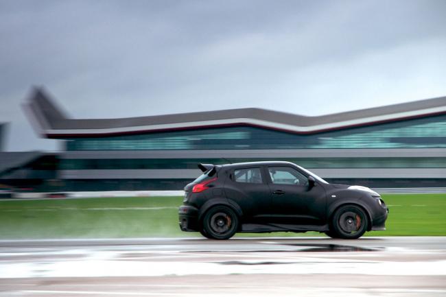 Exterieur_Nissan-Juke-R_19