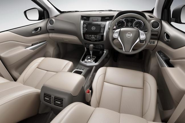 Interieur_Nissan-Navara-2015_18