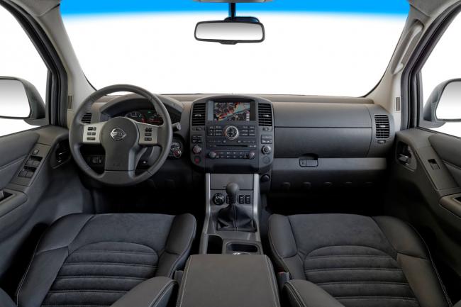 Interieur_Nissan-Navara-V6-dCi-EDITION-LIMITEE_4