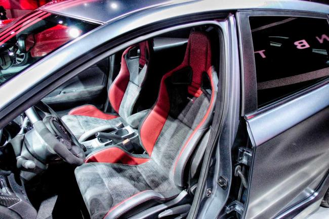 Interieur_Nissan-Pulsar-Nismo_15