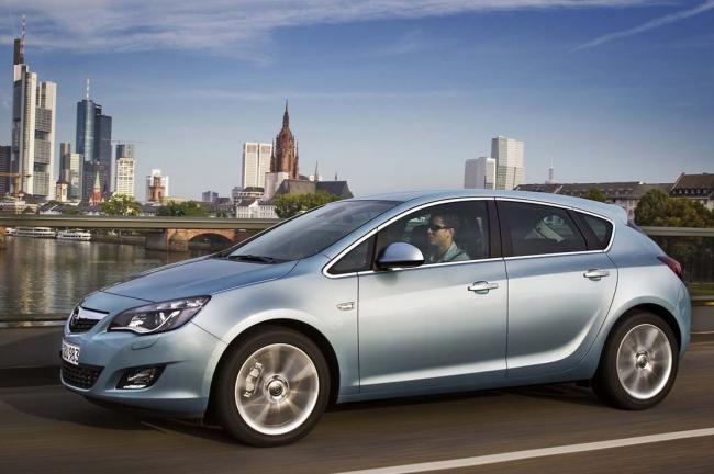 Exterieur_Opel-Astra-2010_11