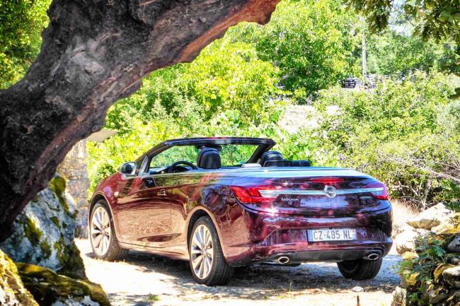 Exterieur_Opel-Cascada-BiTurbo_24