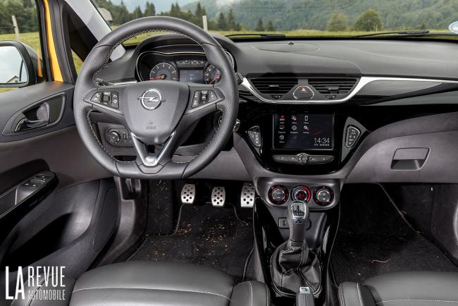 Interieur_Opel-Corsa-GSi-150_26