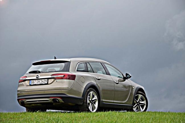 Exterieur_Opel-Insignia-Country-Tourer-2014_1