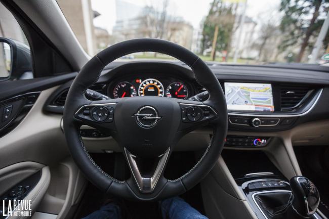 Interieur_Opel-Insignia-Grand-Sport-1.5-Turbo_39