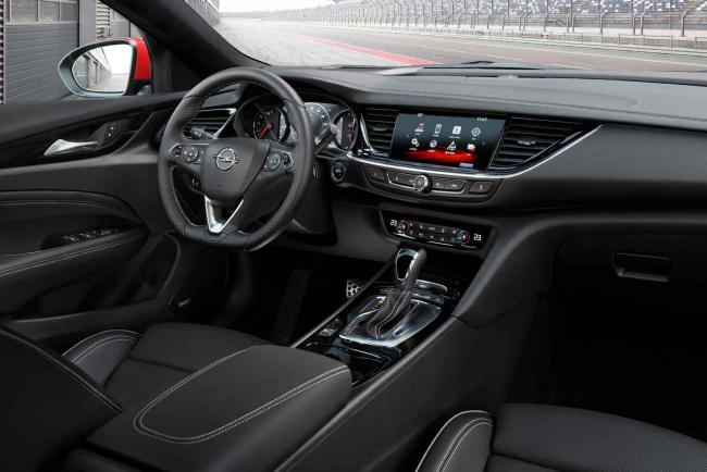 Interieur_Opel-Insignia-Grand-Sport-GSi_25