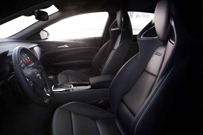 Interieur_Opel-Insignia-Grand-Sport-GSi_22