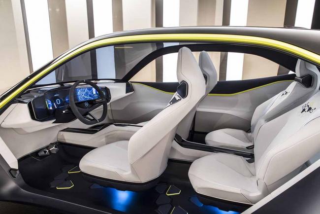 Opel Vizor : le futur est aux Invalides.