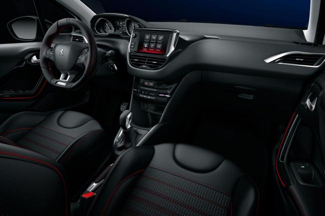 Interieur_Peugeot-208-2015_11