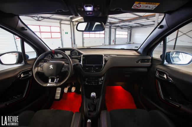 Interieur_Peugeot-208-308-GTi_26