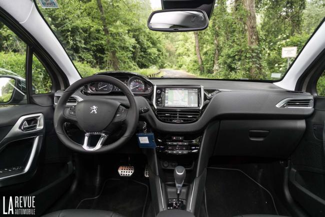 Interieur_Peugeot-208-Puretech110-Eat6_21