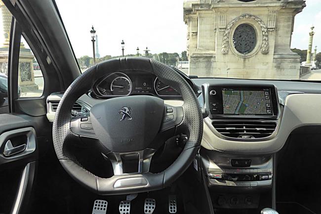 Interieur_Peugeot-208-XY-e-HDi_26