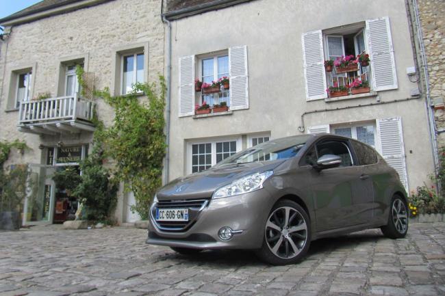 Exterieur_Peugeot-208-e-HDi-Feline_1