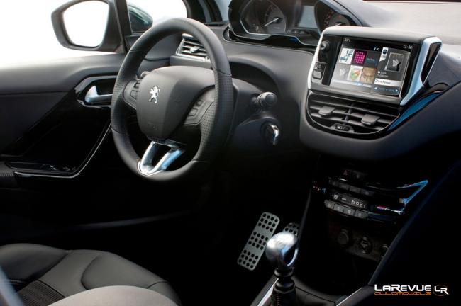 Interieur_Peugeot-208_38