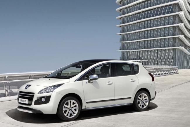 Exterieur_Peugeot-3008-HYbrid4_6