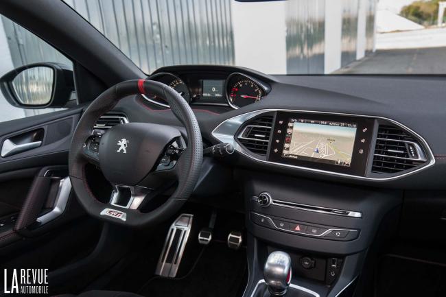 Interieur_Peugeot-308-GTi-2016_28