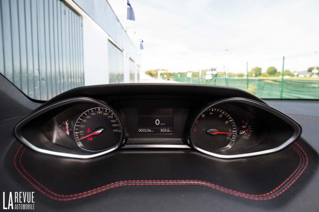 Interieur_Peugeot-308-GTi-2016_27