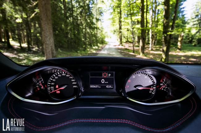 Interieur_Peugeot-308-II-2017_30