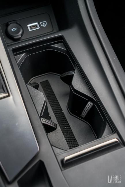 Interieur_la-peugeot-308-gt-hybride-225-au-quotidien-consommations-et-aspects-pratiques_11