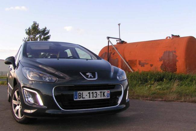 Exterieur_Peugeot-308-e-HDi-Allure_1