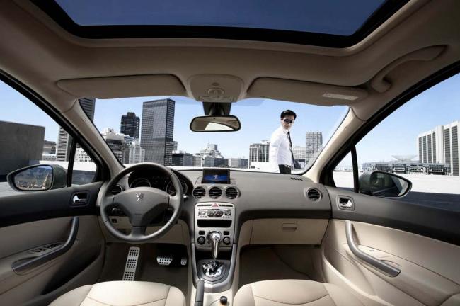 Interieur_Peugeot-408-DongFeng_14